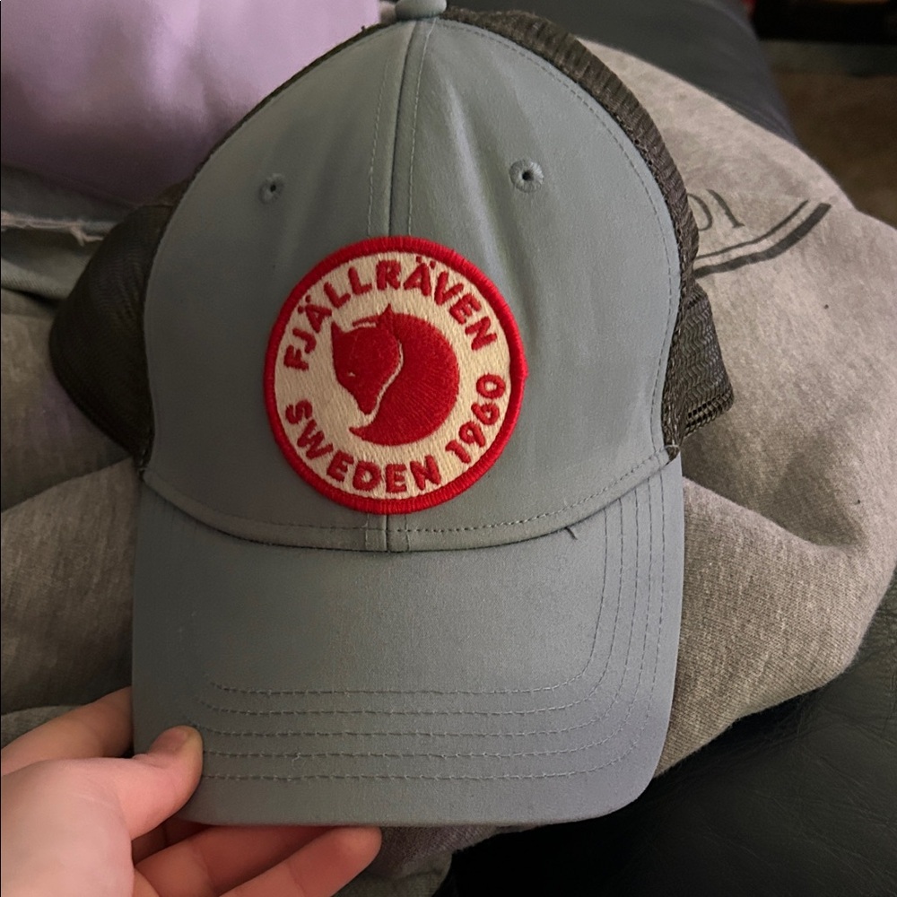 Fjällräven Gray and Teal/Mint Green Mesh Cap